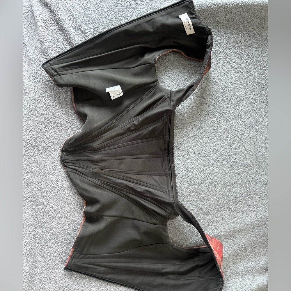 House of CB Corset - Picture 3 of 4